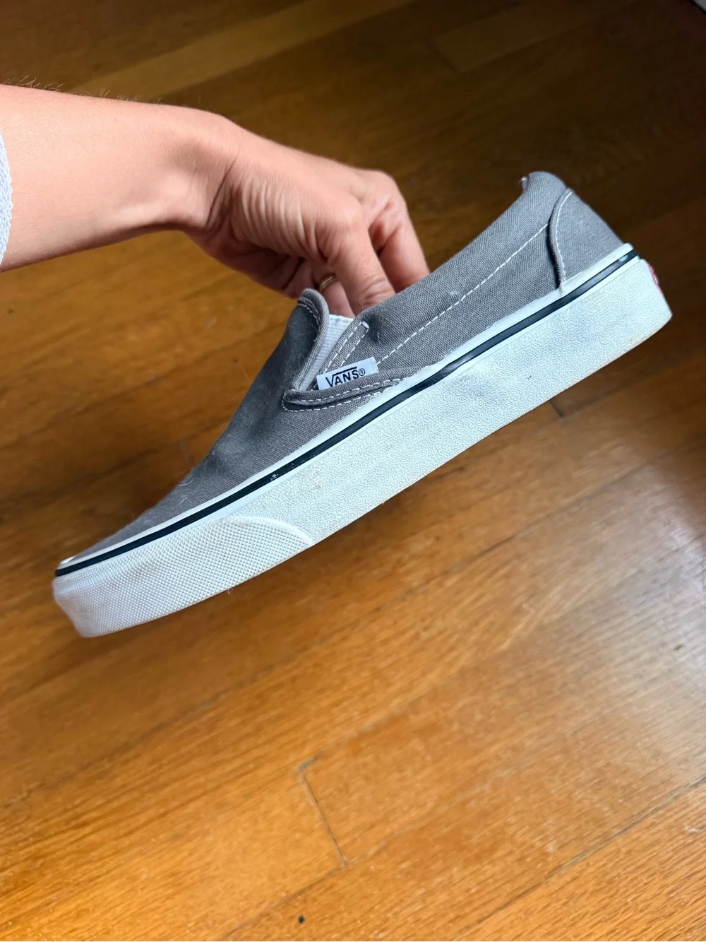 Vans Classic Slip-On Canvas Sneakers in Gray and White Charcoal Men’s size 7